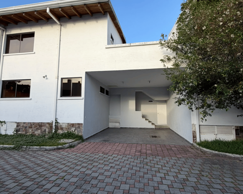 CASA EN RENTA | BOULEVARD ACATÁN CONDOMINIO SAN MATEO , ZONA 16
