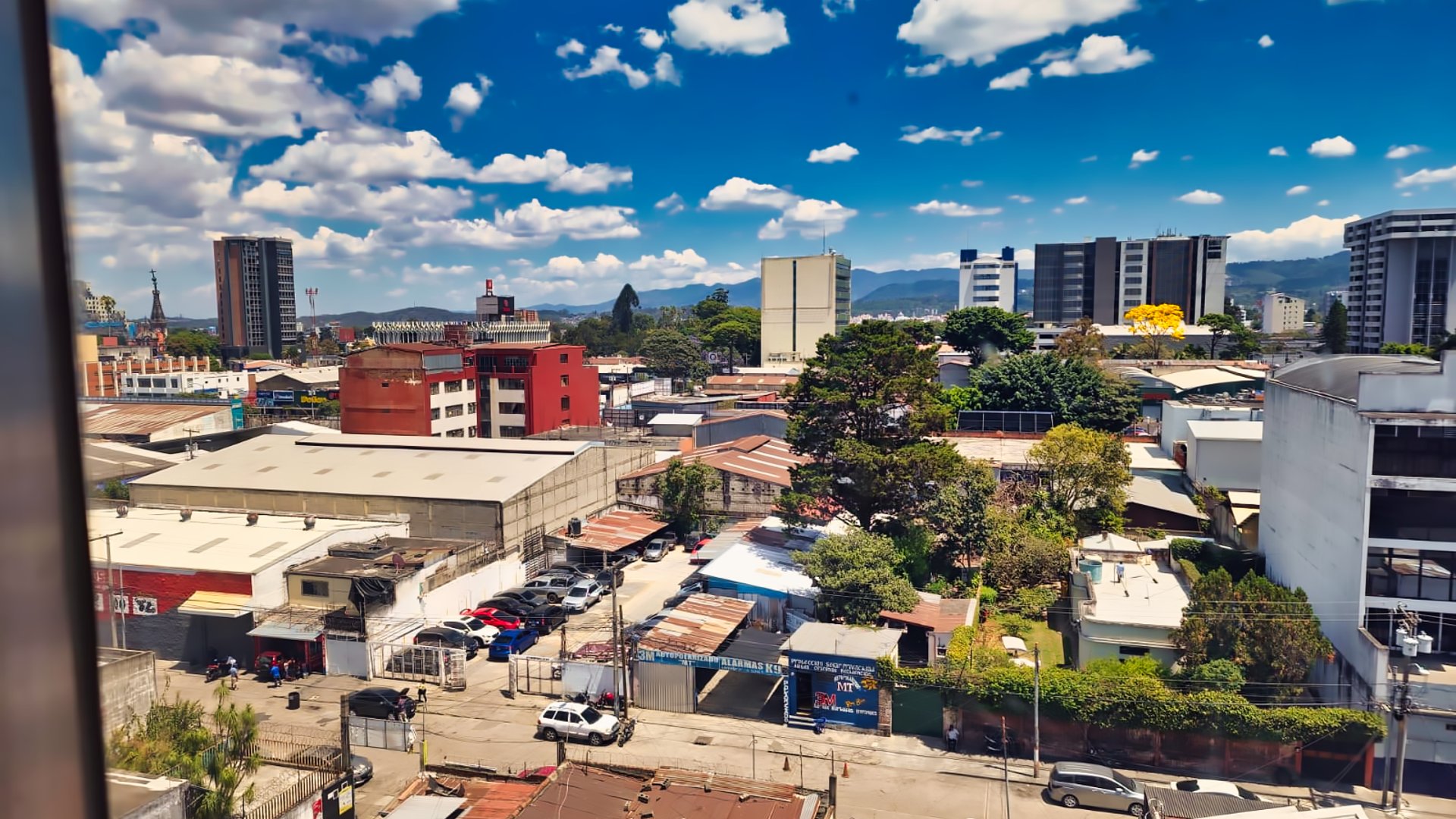 Edificio en venta | Zona 9, frente a Transmetro - Miniatura 15