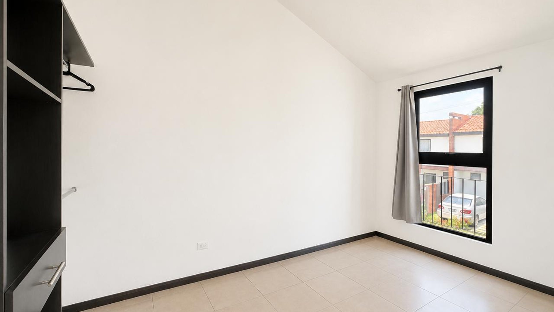 CASA  EN RENTA SIN MUEBLES EN SENDEROS DEL COMENDADOR