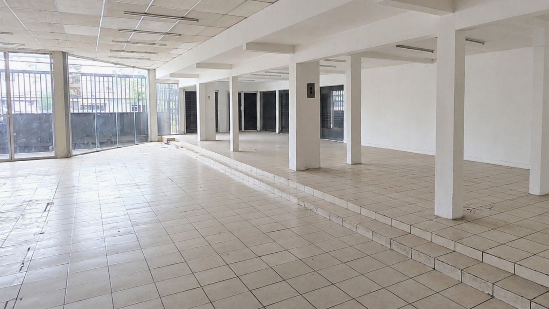 ???? BODEGA EN RENTA – 476 M² SOBRE BOULEVARD PRINCIPAL | ZONA 18