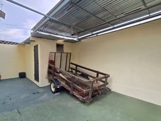 Casa en Venta San Cristóbal con Dos Locales Comerciales - Image 4