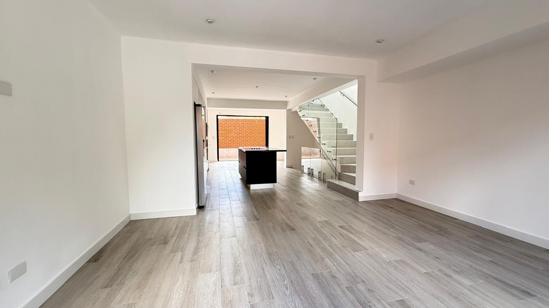 Casa en Renta zona 13 / Iridia Homes - Miniatura 5