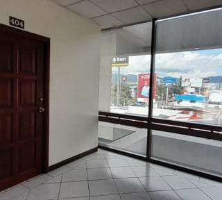 Oficina en Alquiler en Edificio Ilumina zona 7