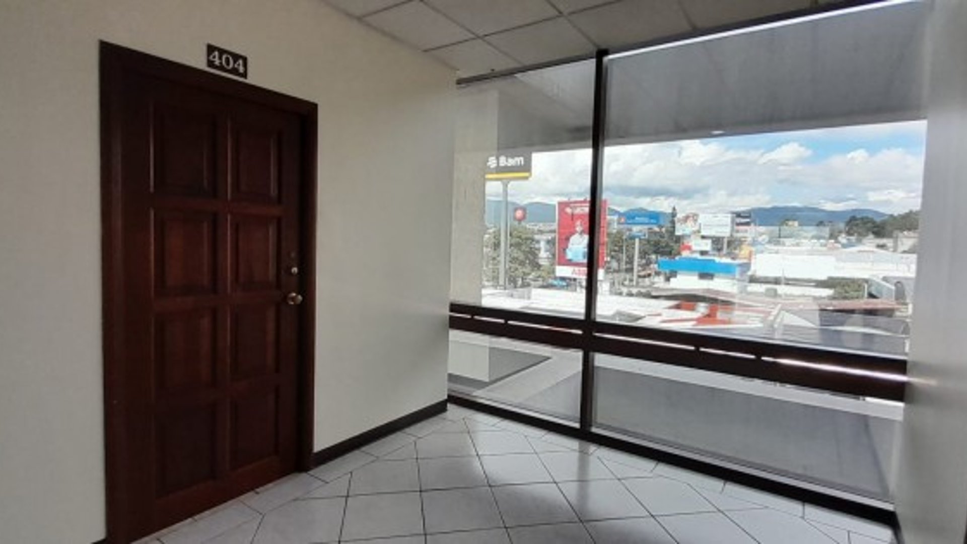 Oficina en Alquiler en Edificio Ilumina zona 7