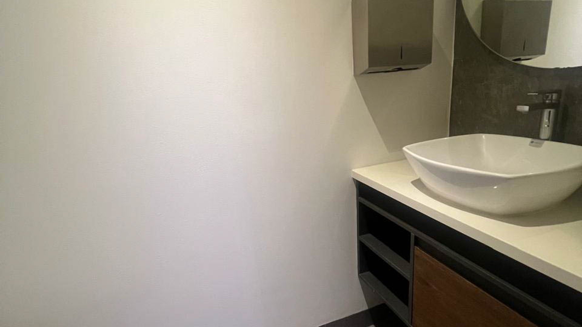 MUNDO INMOBILIARIO RENTA CLINICA EN ZONA 10 - Miniatura 5