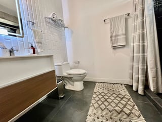 Venta de apartamento de 2 niveles en Edificio Granat, Zona 4 - Image 12