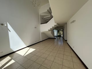 Vendo linda casa en Campos de San Isidro I zona 16 - Image 5