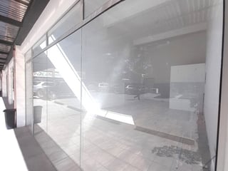 Local Comercial en Renta fuera de Exclusivo Condominio - 2