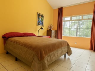 HERMOSA CASA DE LUJO EN VENTA EN SAN BARTOLOMÉ MILPAS ALTAS - Image 23