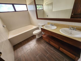 Casa en venta en San Cristóbal con 4 habitaciones y patio Ref-5200 - Image 9