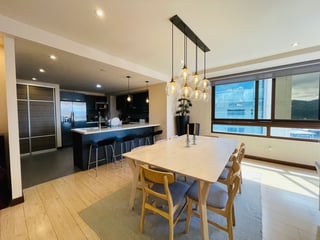 VENTA DE AMPLIO APARTAMENTO DE 2 NIVELES - VEINTI4, ZONA 10 - 4