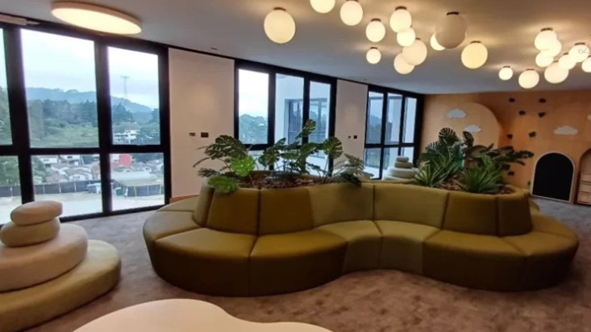 OFICINA COMERCIAL  EN VENTA Y RENTA ENTRADA A SAN JOSE PINULA - Miniatura 6
