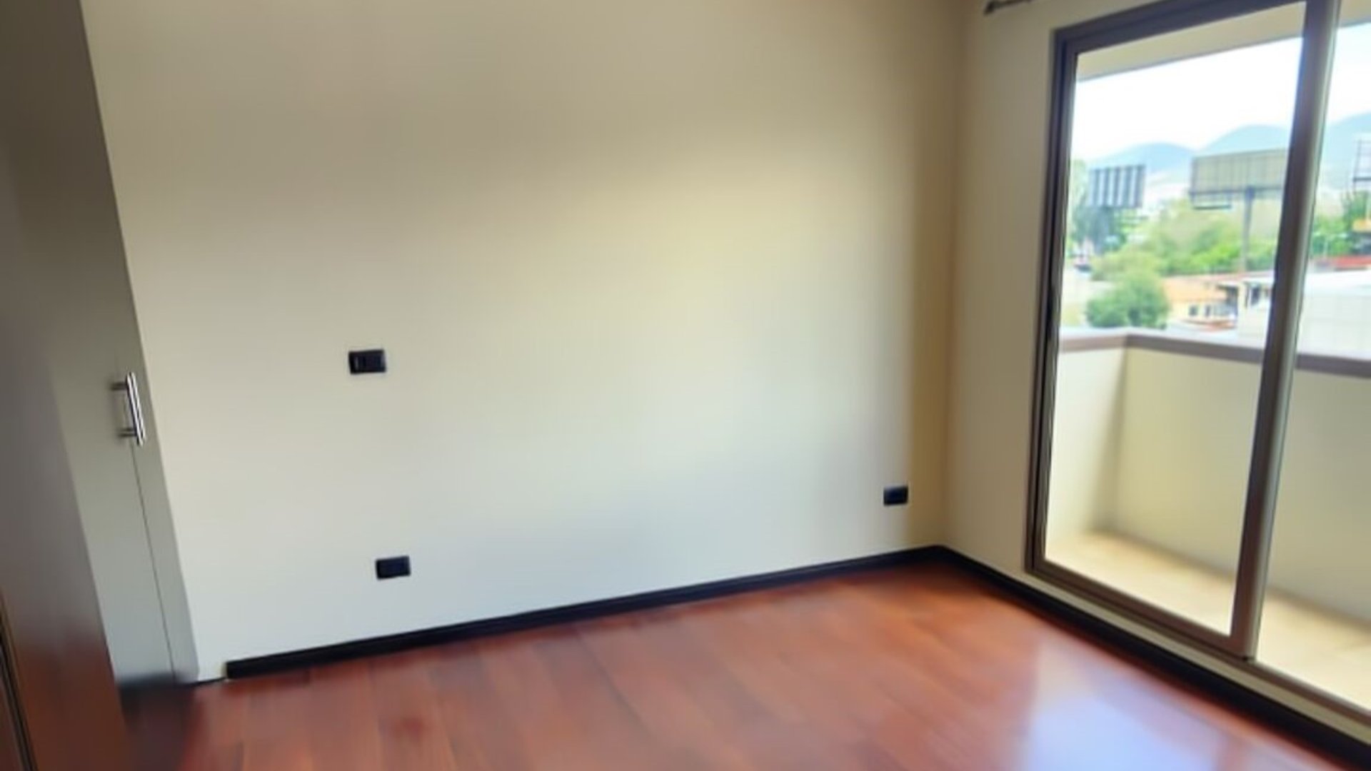 Apartamento amplio en Jardines de Las Charcas, Zona 11 - Miniatura 9