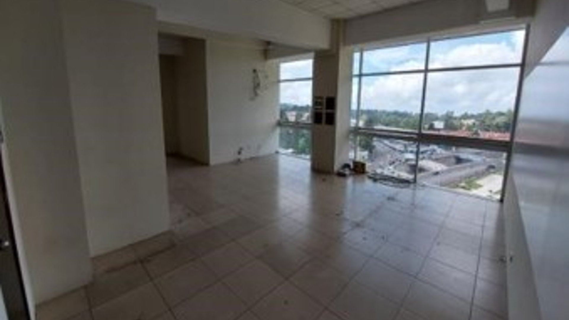 Vendo amplio Penthouse en Edificio Scena Bussiness Center