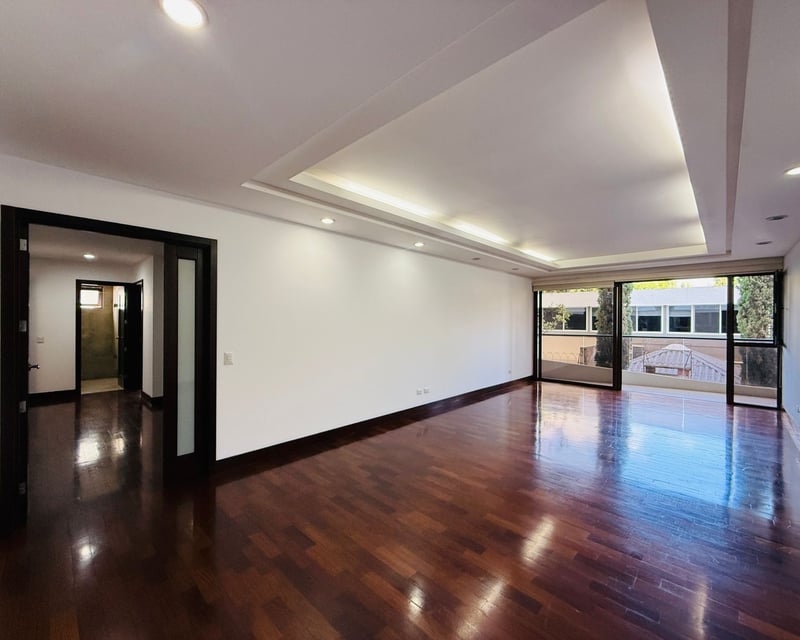 VENTA DE AMPLIO APARTAMENTO - SAN PATRICIO, ZONA 14