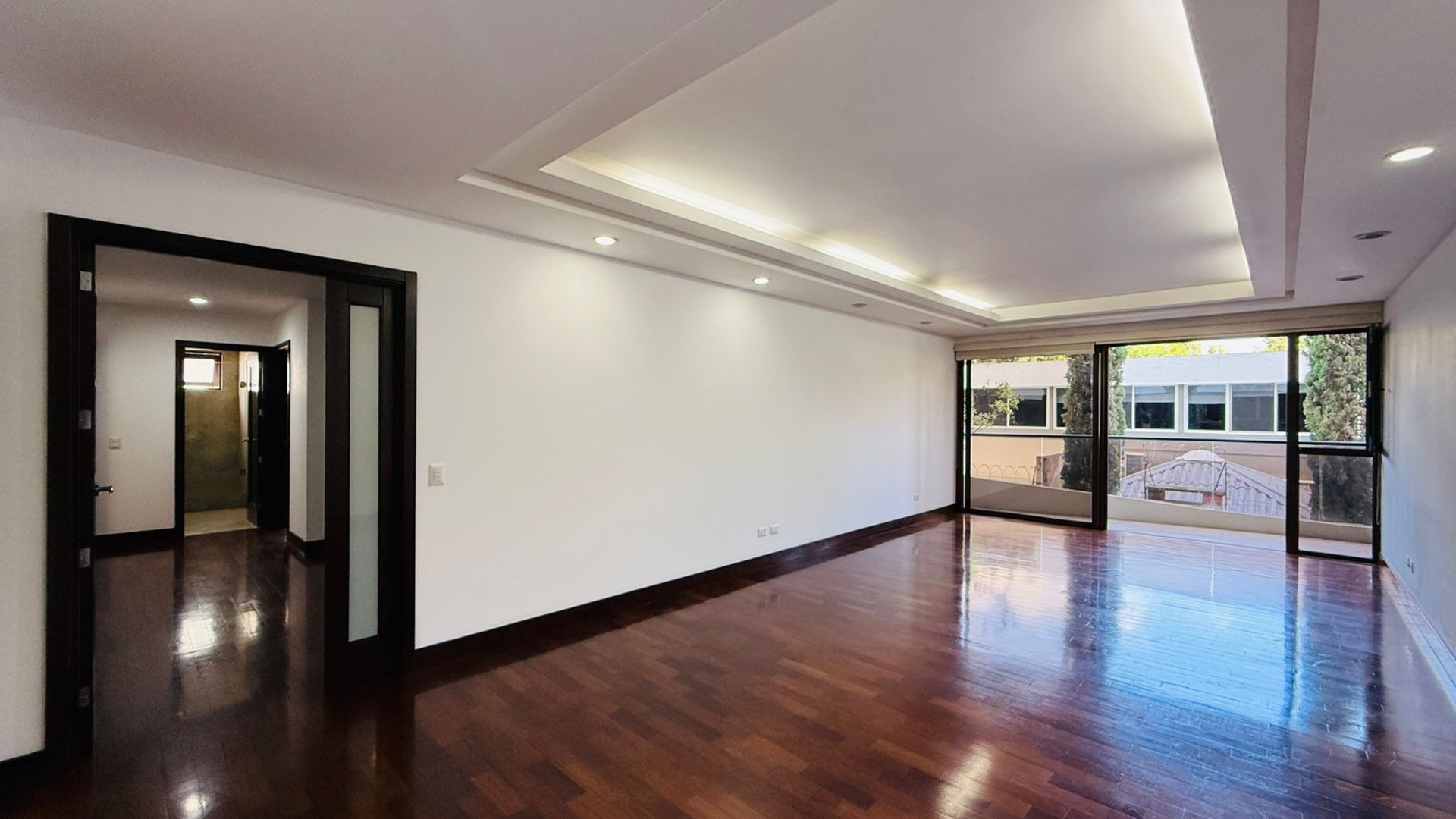 VENTA DE AMPLIO APARTAMENTO - SAN PATRICIO, ZONA 14