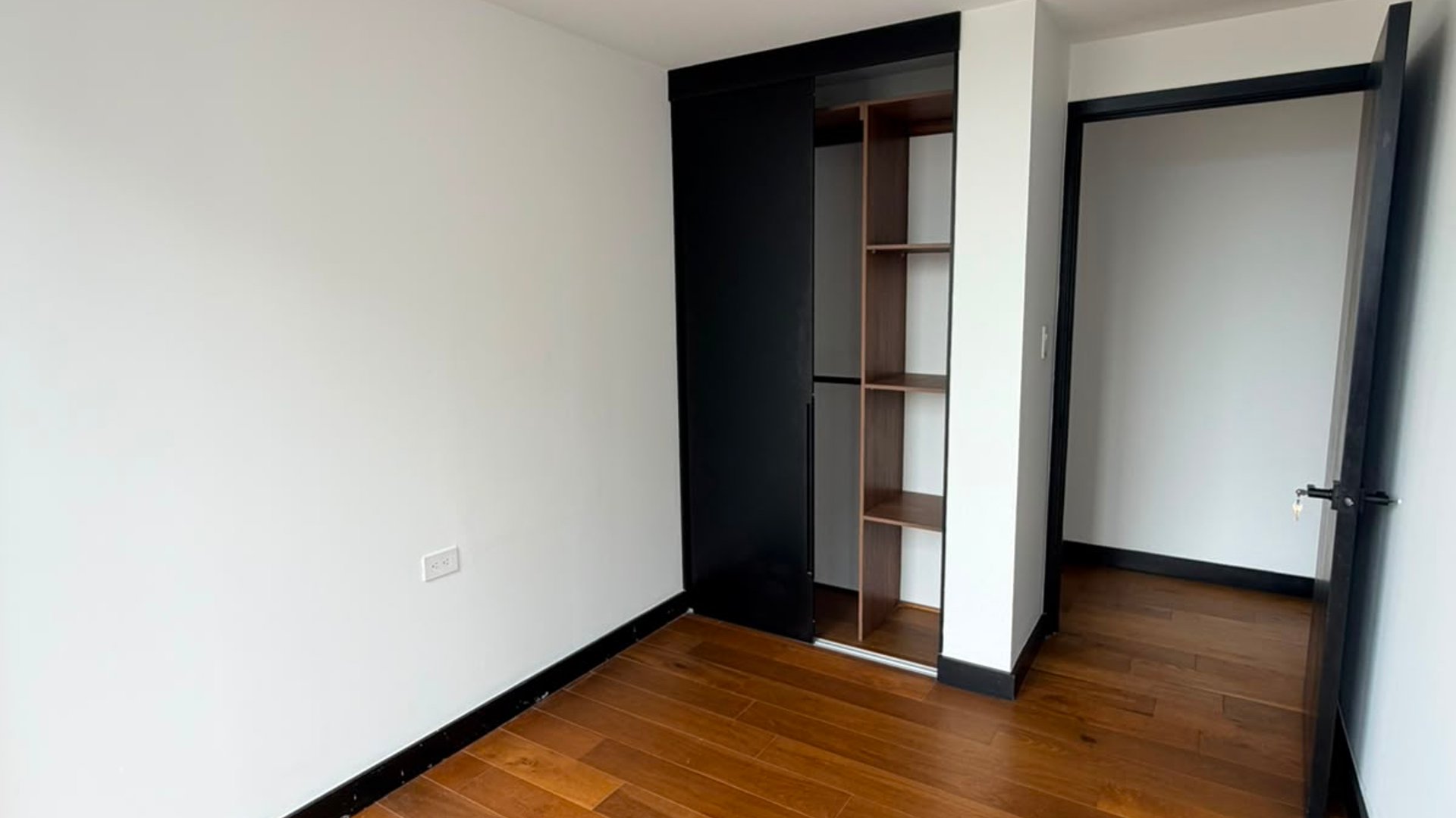 APARTAMENTO EN VENTA | VILLAS MARISCAL | ZONA 11 - Miniatura 2