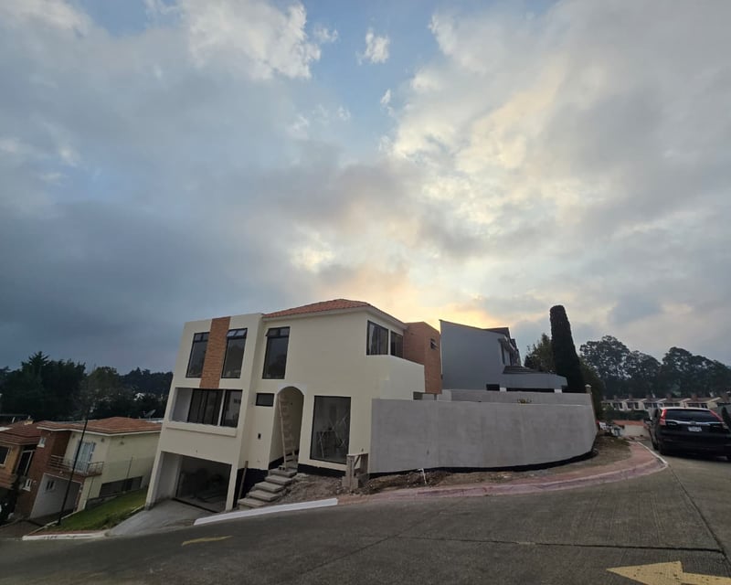 Casa Moderna En Venta - Bugavilias De Arrazola, Fraijanes