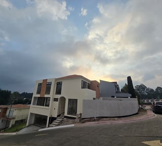 Casa Moderna En Venta - Bugavilias De Arrazola, Fraijanes