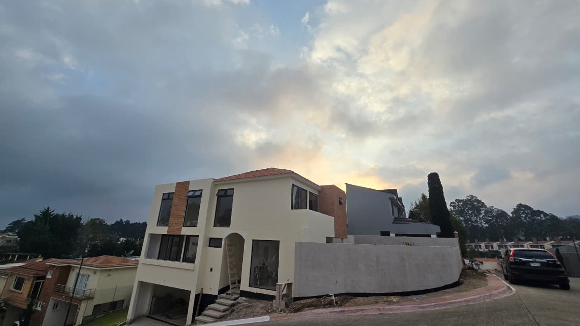 Casa Moderna En Venta - Bugavilias De Arrazola, Fraijanes