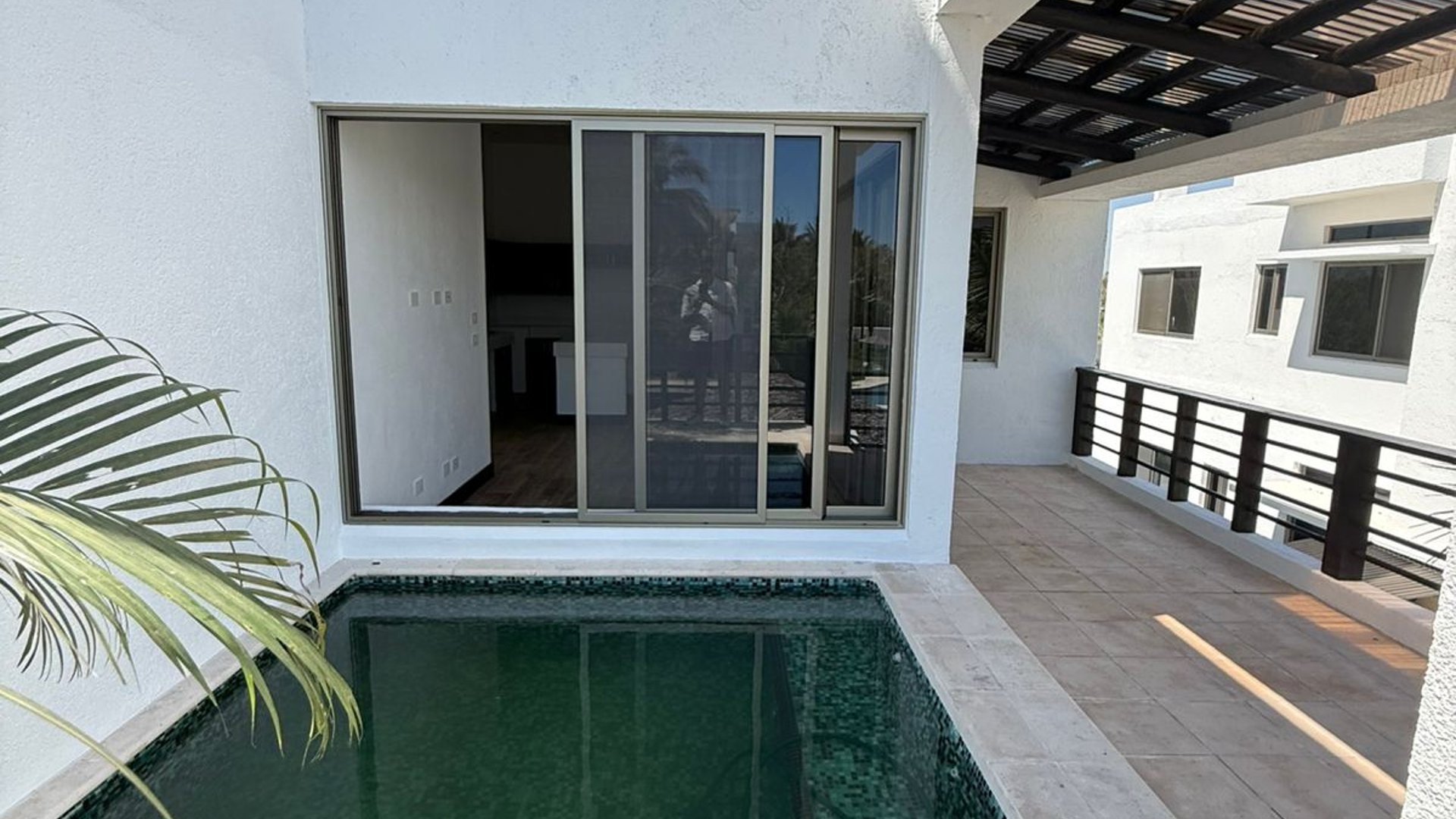 VENTA DE HERMOSA VILLA - BLANC, MONTERRICO 