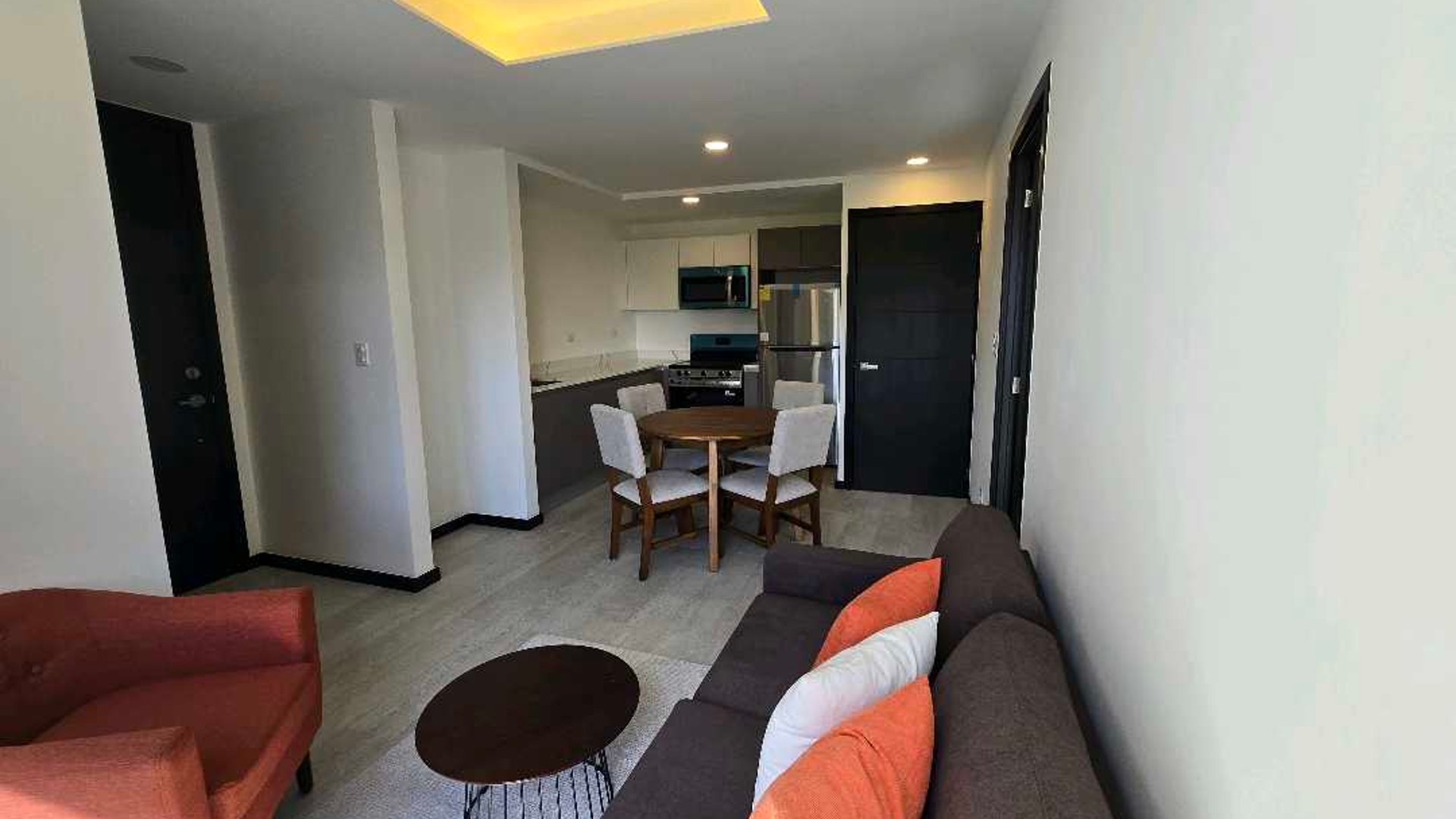 APARTAMENTO SEMIAMUEBLADO EN ALQUILER EN ZONA 13 - Miniatura 2