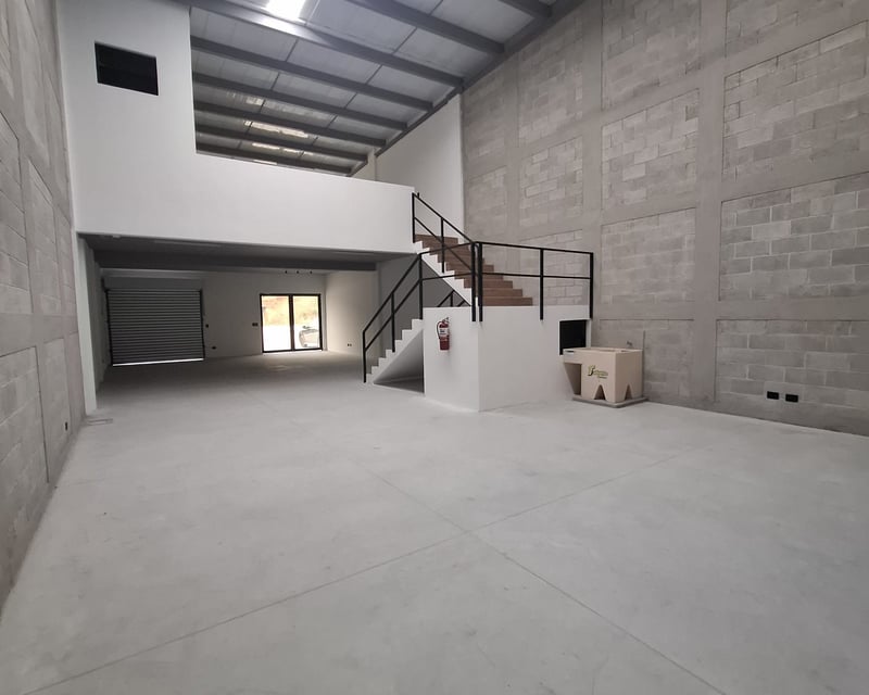 Ofibodega en alquiler en Villa Canales NUEVA