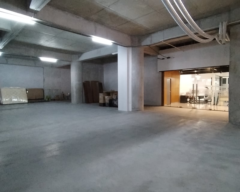 Local Comercial en zona 9 sobre la Reforma