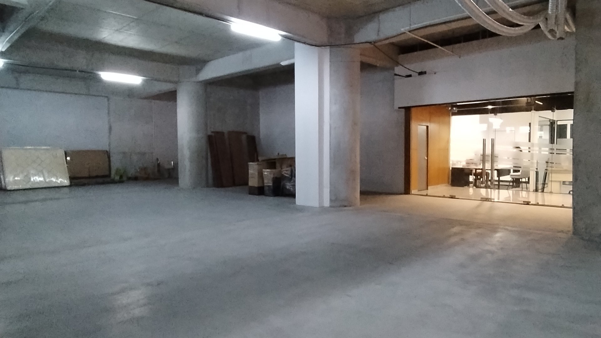 Local Comercial en zona 9 sobre la Reforma