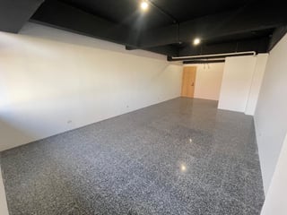 📍 OFICINA EN RENTA – 55 M² + 1 PARQUEO | EDIFICIO 01010 | ZONA 10 - 3