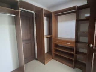 En Renta Apartamento de 3 habitaciones en Zona 15 - 4