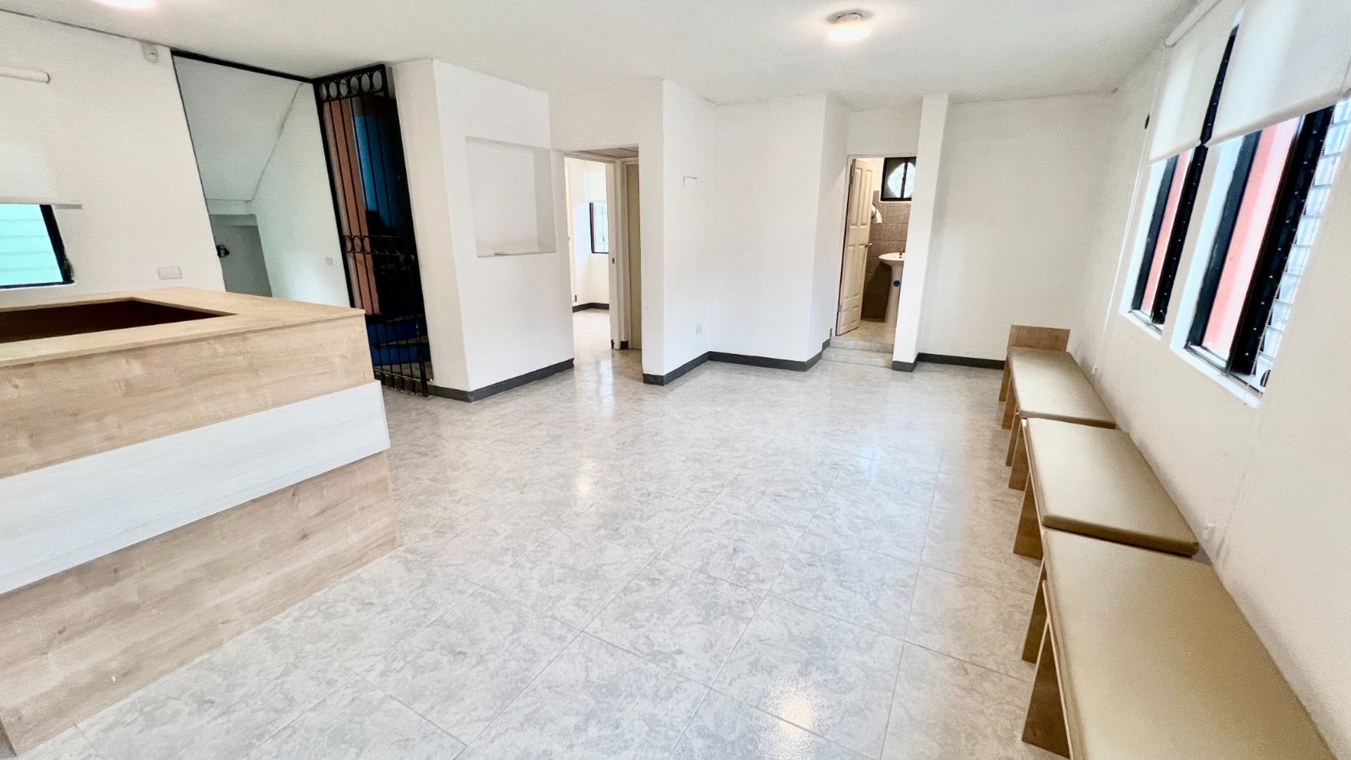 RENTA DE OFICINAS/CLINICAS EN ZONA 1 | NIVEL COMPLETO EN PLANTA 2 - Miniatura 16