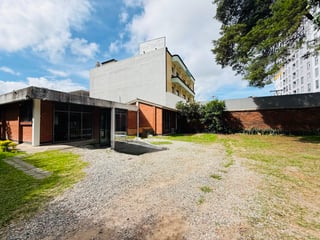 ALQUILER DE AMPLIA CASA IDEAL PARA COMERCIO U OFICINAS - ZONA 10 - 2