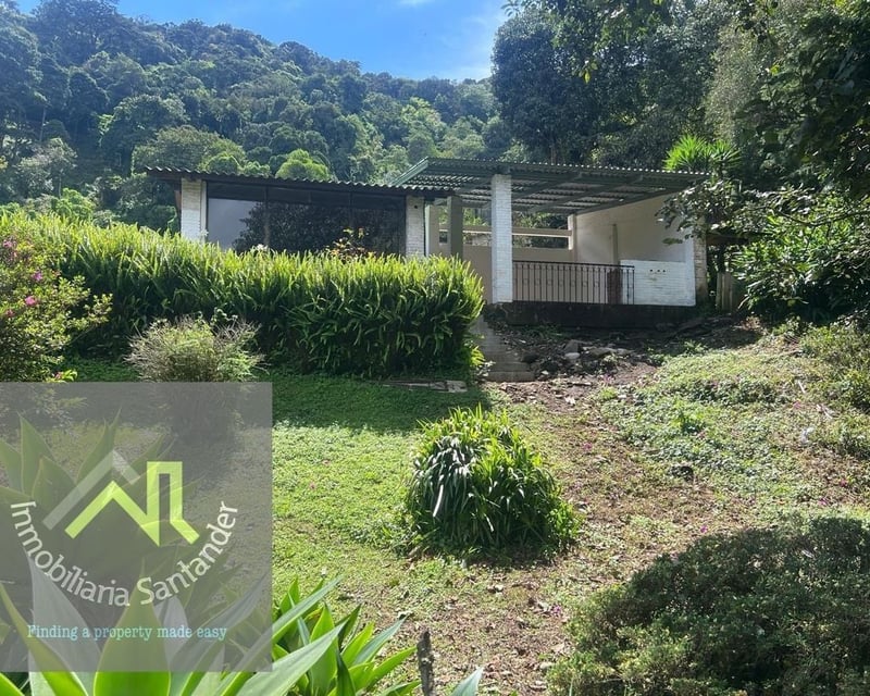 Km 36.5 carretera a Santa Elena Barillas / Granja en venta