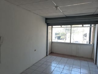 Bodeguitas sobre Calzada San Juan zona 7 - Image 3