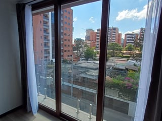 📍 APARTAMENTO EN RENTA – 1 HAB  | EDIFICIO BIKO T1 | ZONA 10 - 3