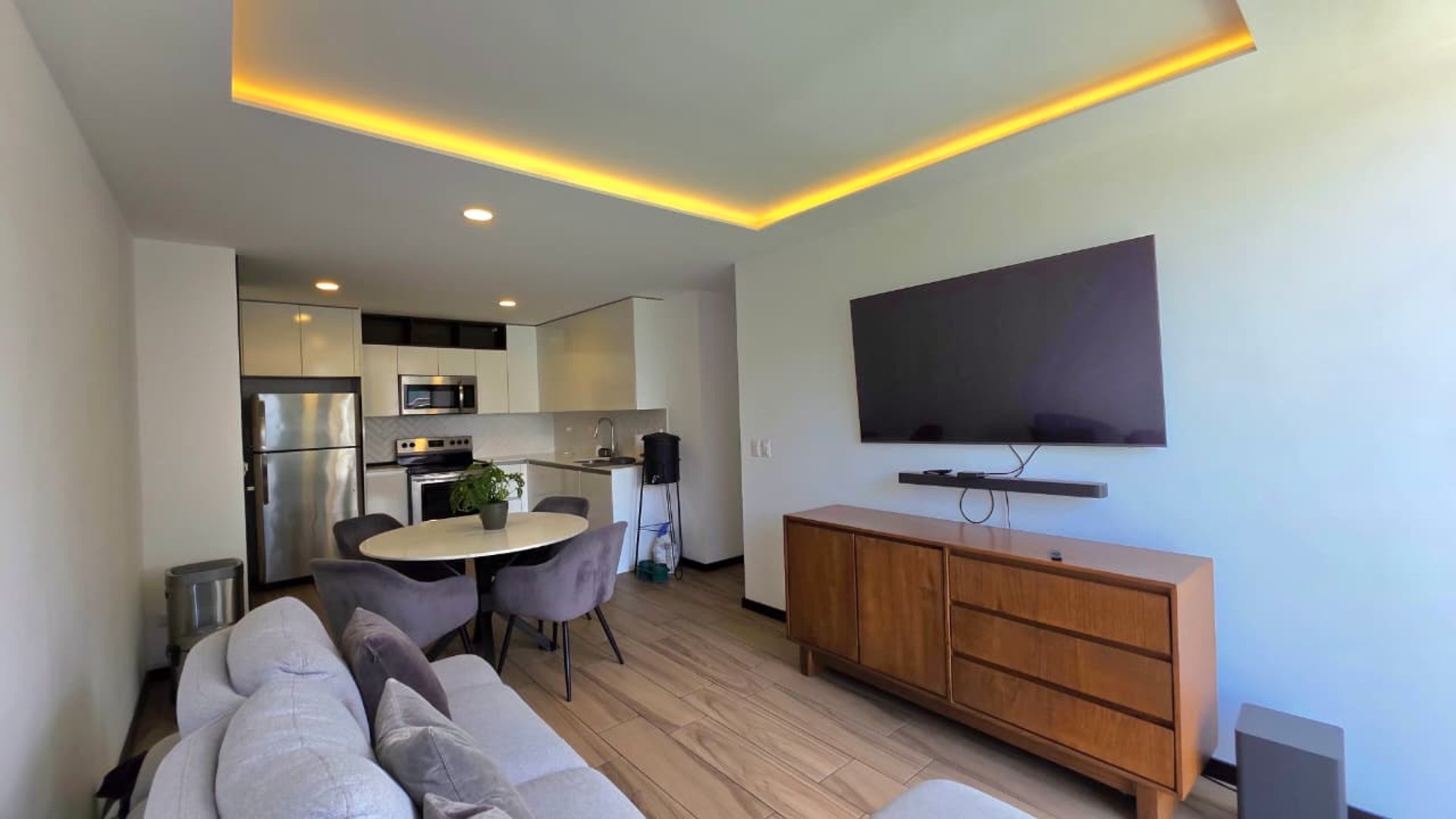 Apartamento en renta y venta en zona 15 VHl.