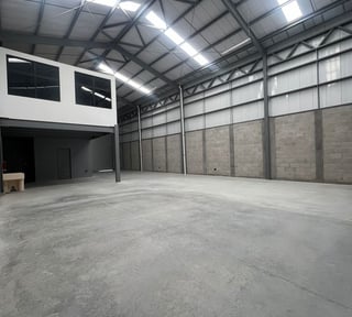 Ofibodega en renta entrada a la Vas por Boca Del Monte Ref-5632