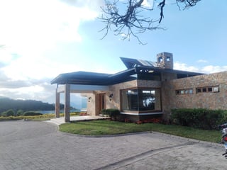 VENTA DE AMPLIO TERRENO - EL RECREO, STA. ELENA BARILLAS - Image 1
