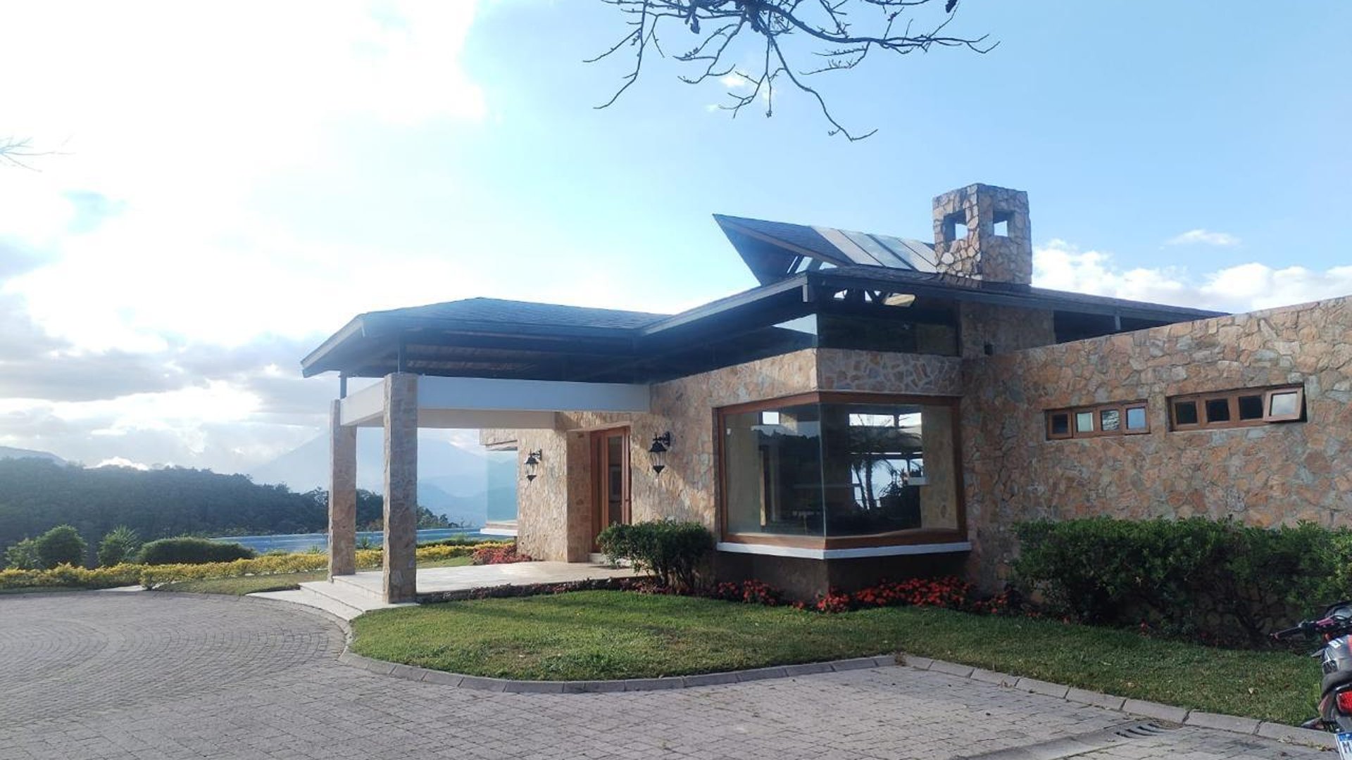 VENTA DE AMPLIO TERRENO - EL RECREO, STA. ELENA BARILLAS