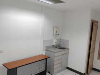 Renta Clínica en Zona 10 - 2