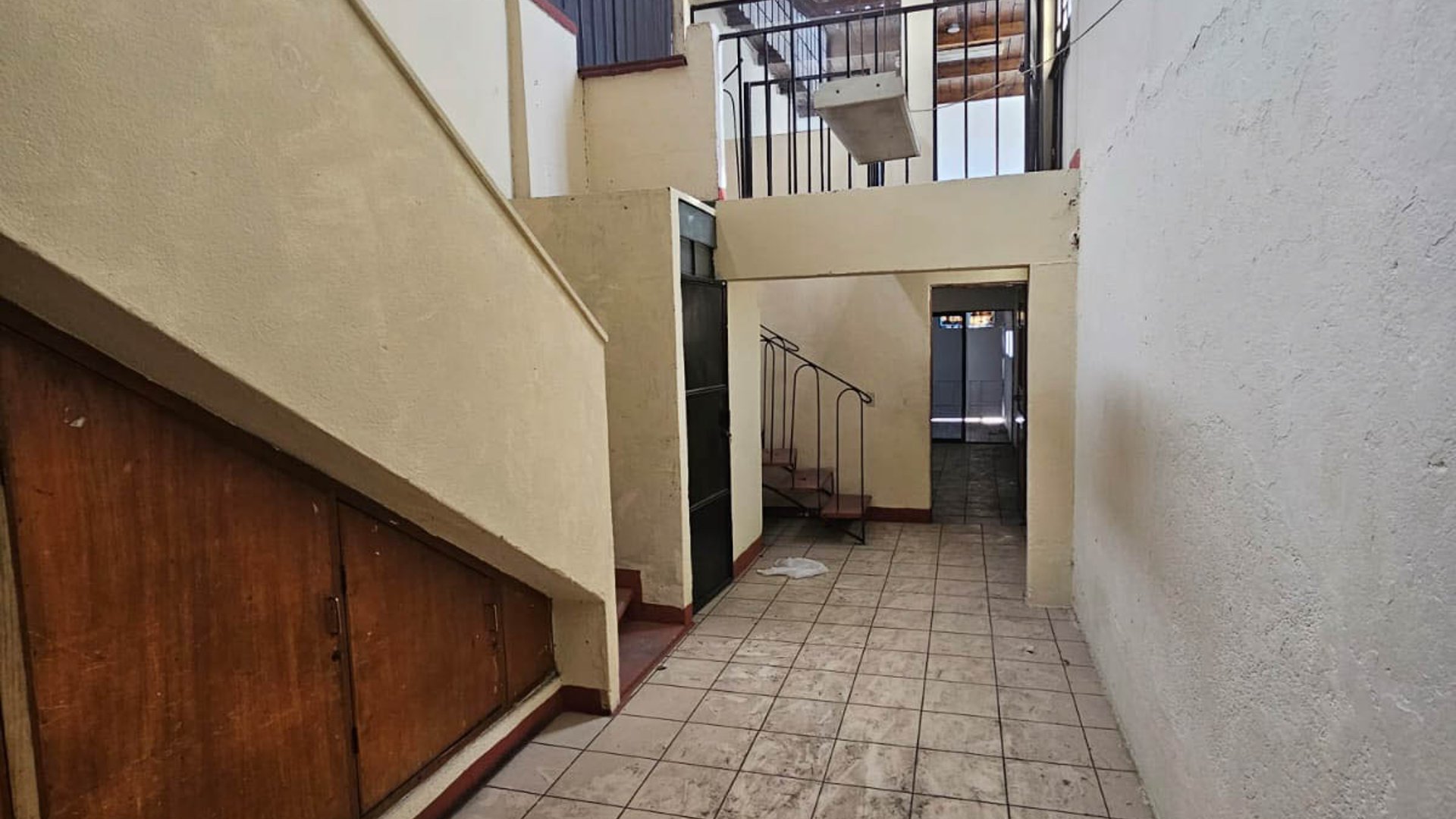 CASA CON GIRO COMERCIAL EN RENTA ZONA 9 - Miniatura 9