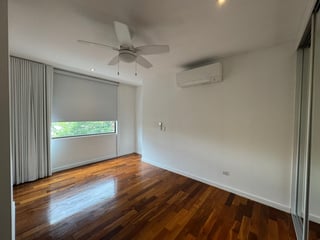 Apartamento amueblado en renta de 3 habitaciones en zona 10 Ref-5493 - 5