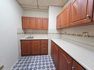 RENTA Oficina Zona 1 - 5