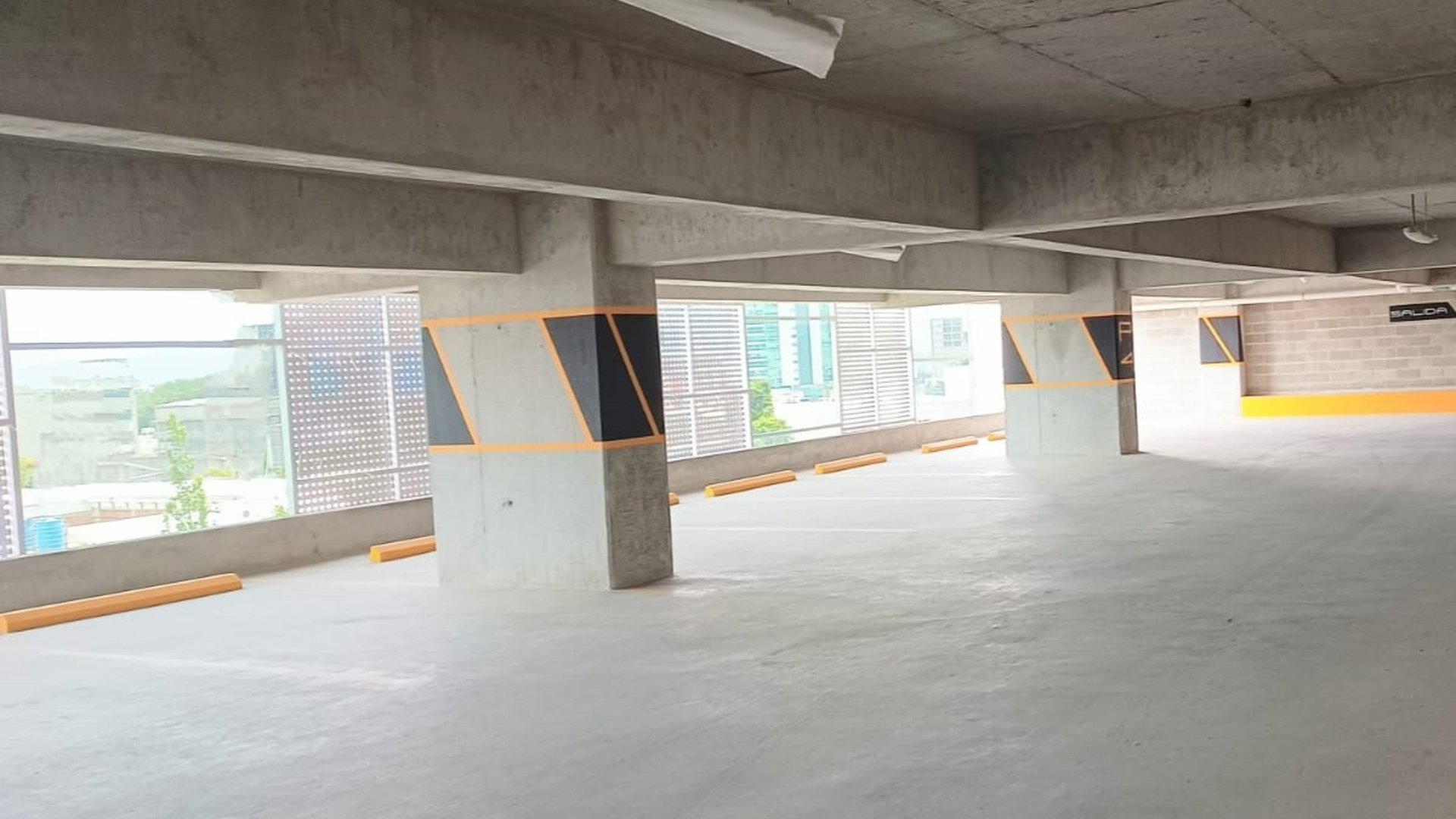 EDIFICIO EN RENTA EN ZONA 10 - Miniatura 26