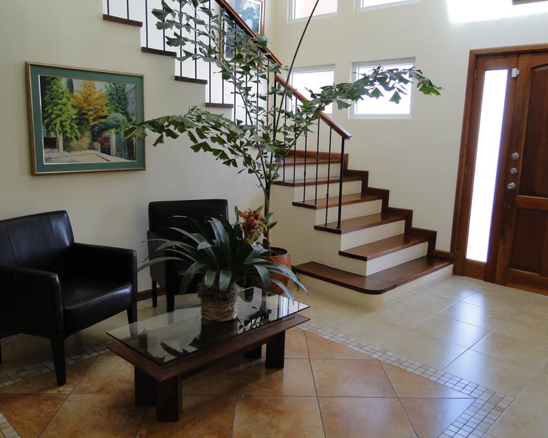Casa en venta con pergola de 5 habitaciones en zona 16 Ref-5440