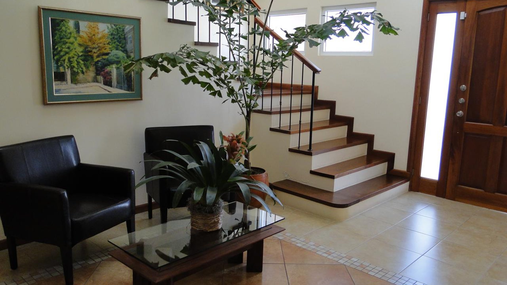 Casa en venta con pergola de 5 habitaciones en zona 16 Ref-5440