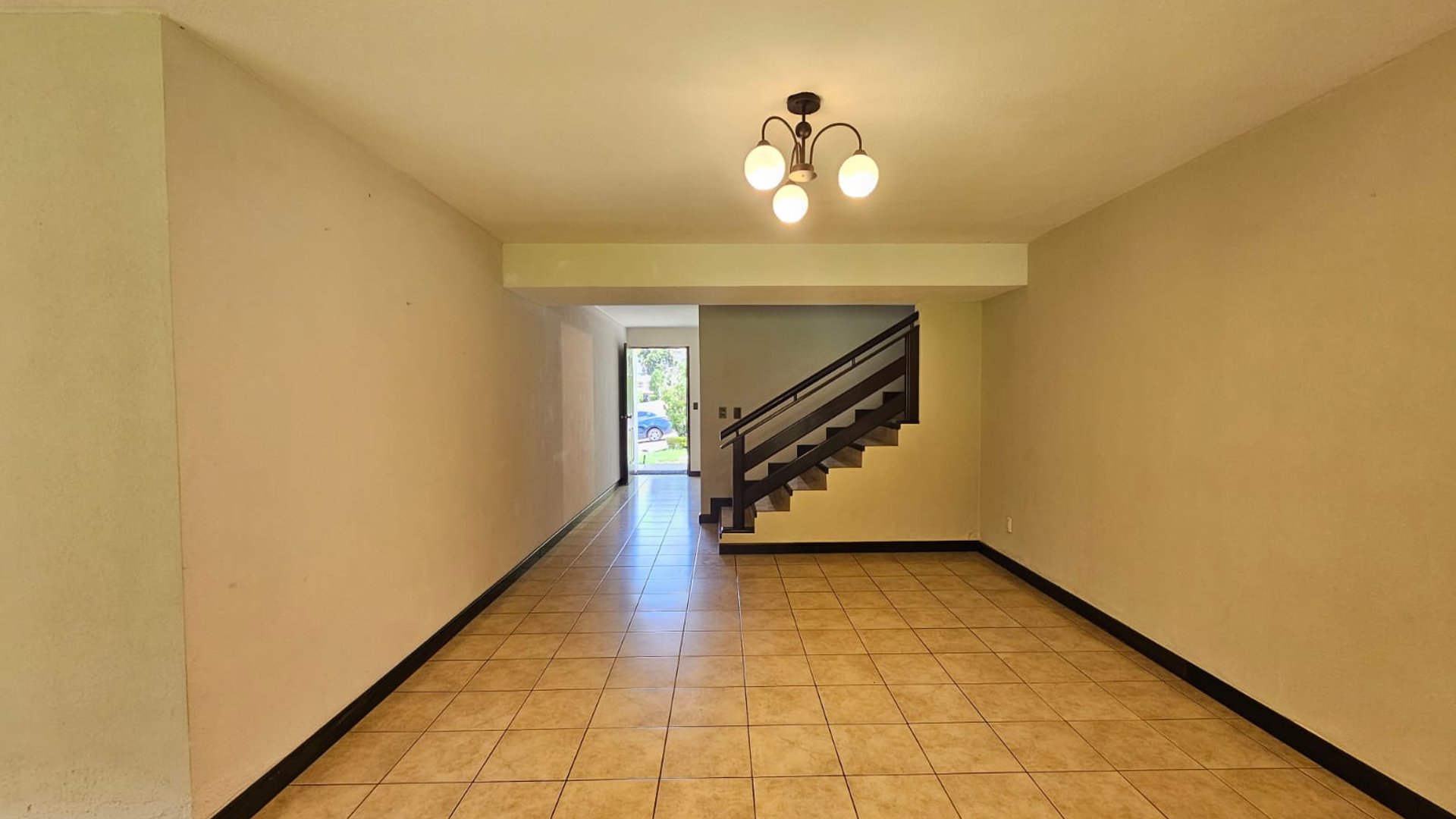 VENTA Casa Residenciales Fontana I Km. 25.5 Fraijanes - Miniatura 2