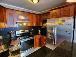 Amplio Apartamento en zona 10 en Alquiler - Image 13