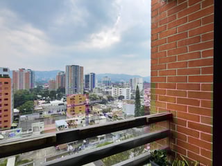 Amplio Apartamento en zona 10 en Alquiler - Image 14